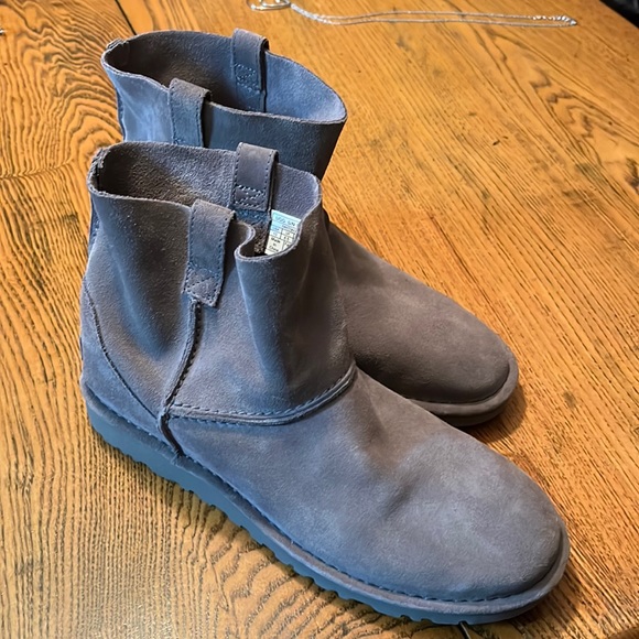 UGG Shoes - Like new Uggs!